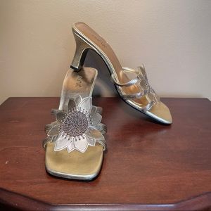 Prima Gold/Bronze Sunflower Sandals, size 7